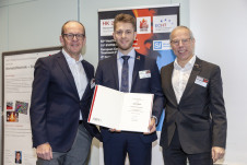 Gabriel Ebner receives the Riebensahm Prize for the best newcomer lecture.